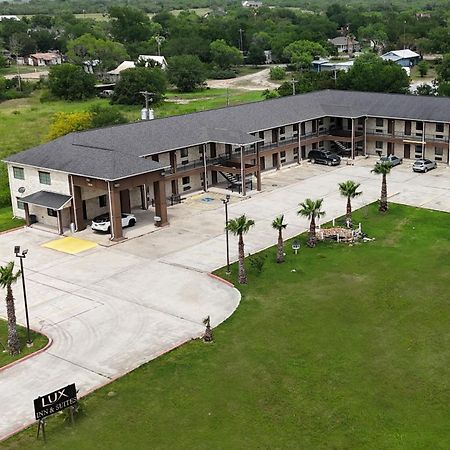 Lux Inn And Suites Three Rivers Exteriör bild