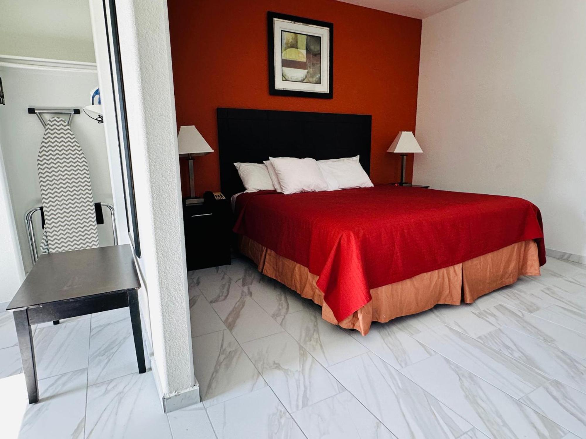 Lux Inn And Suites Three Rivers Exteriör bild