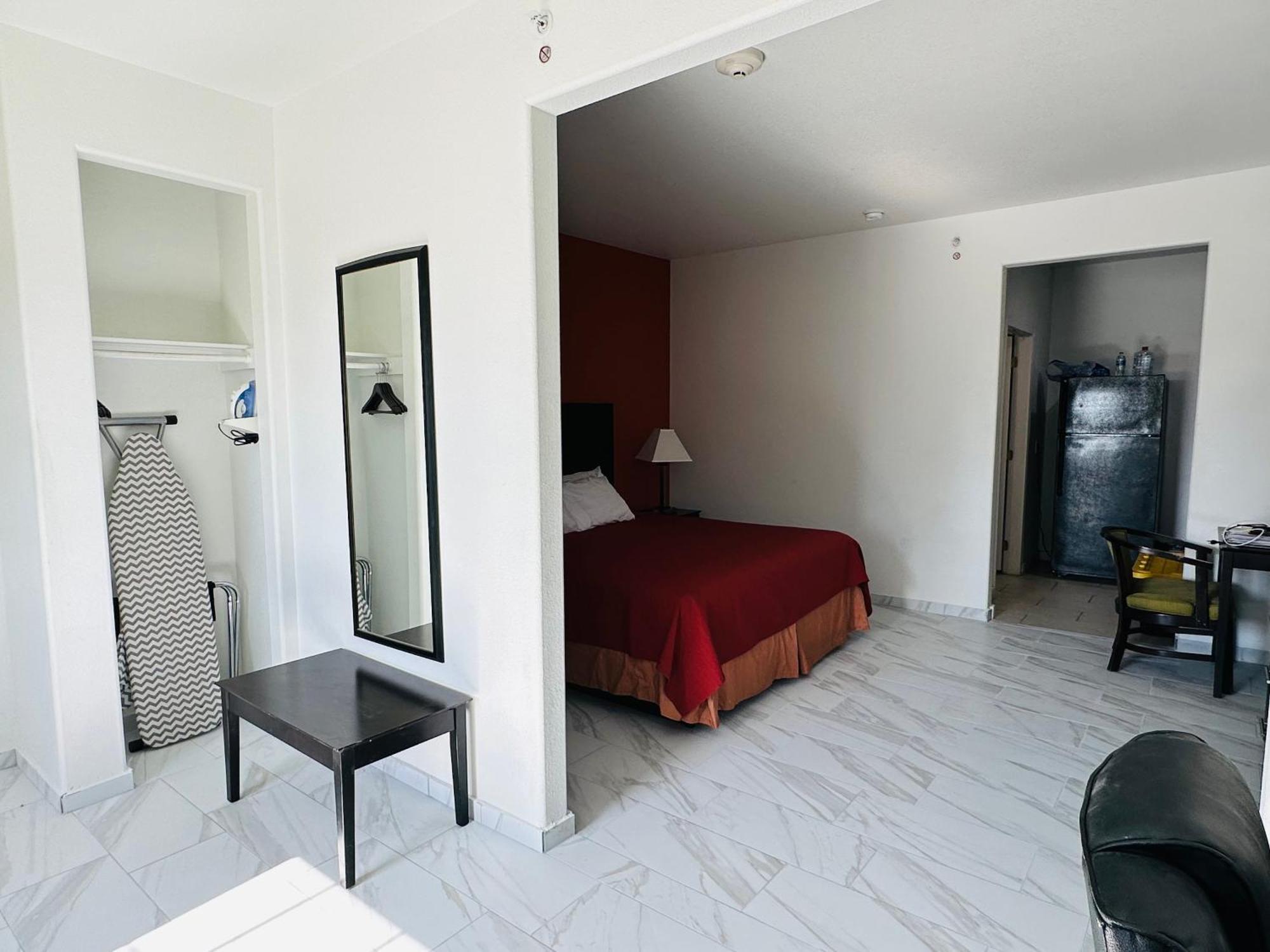 Lux Inn And Suites Three Rivers Exteriör bild
