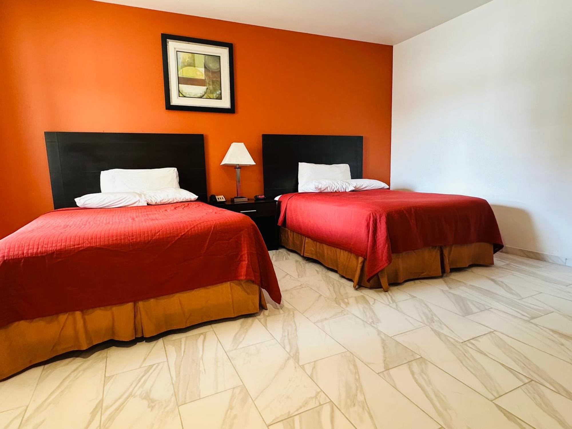 Lux Inn And Suites Three Rivers Exteriör bild