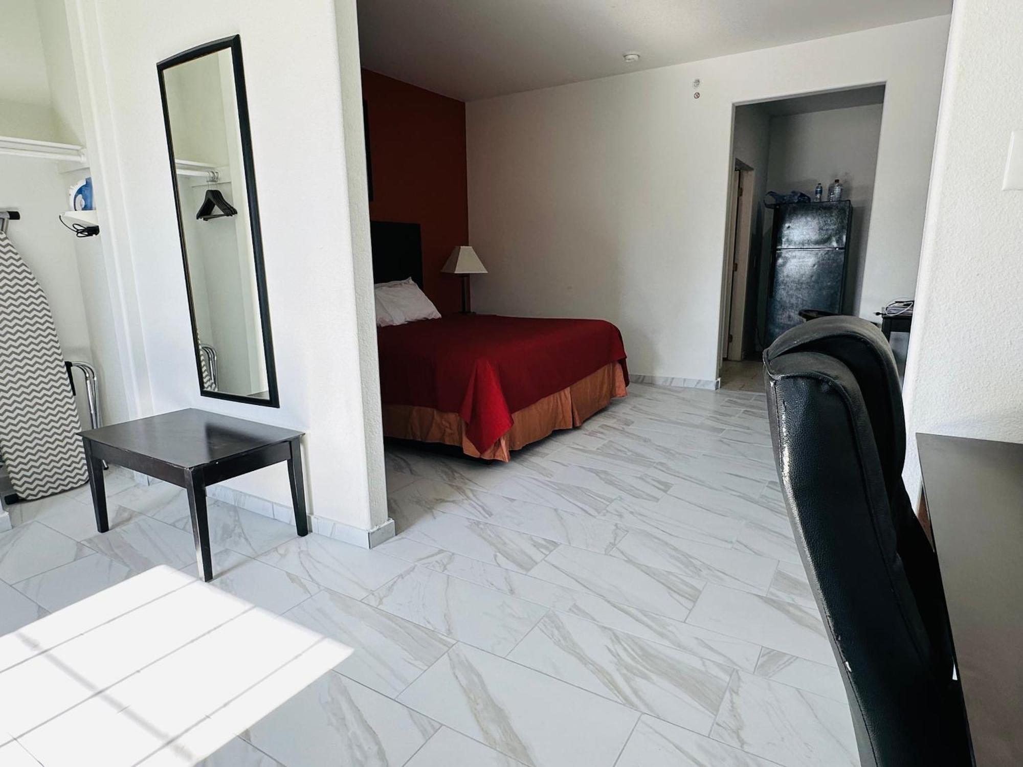 Lux Inn And Suites Three Rivers Exteriör bild