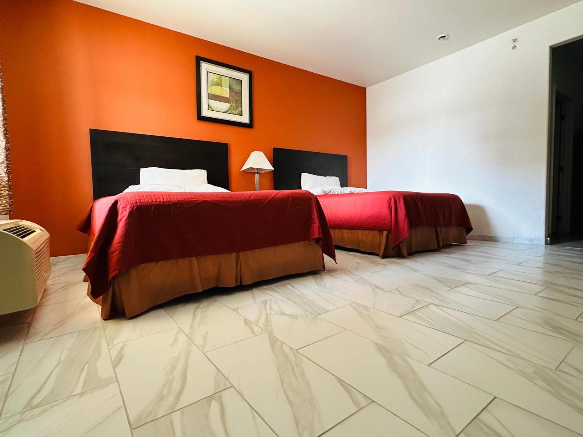 Lux Inn And Suites Three Rivers Exteriör bild