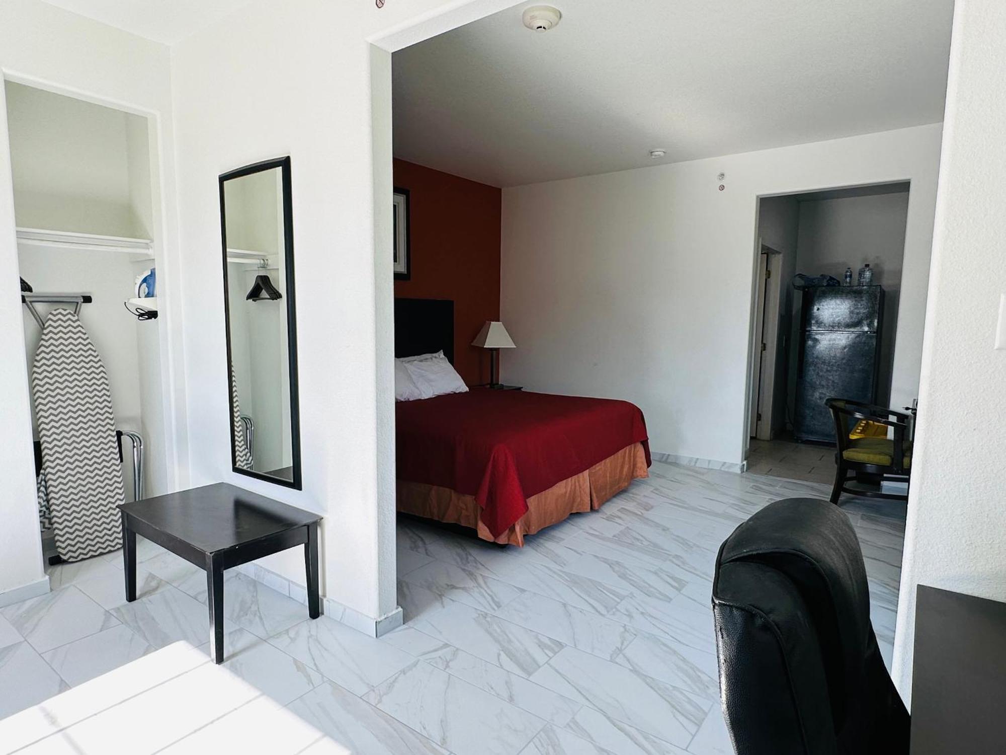 Lux Inn And Suites Three Rivers Exteriör bild