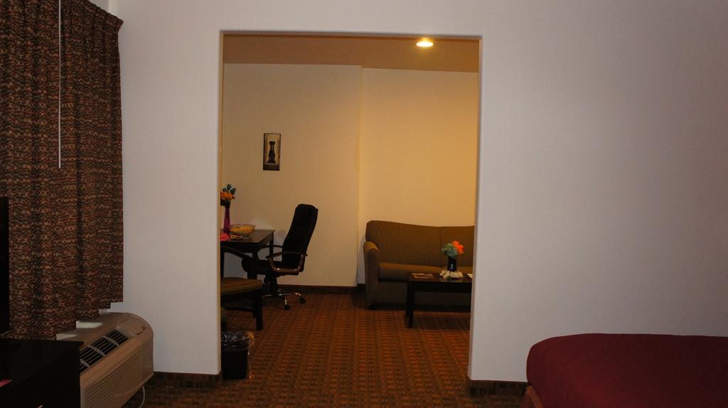 Lux Inn And Suites Three Rivers Exteriör bild