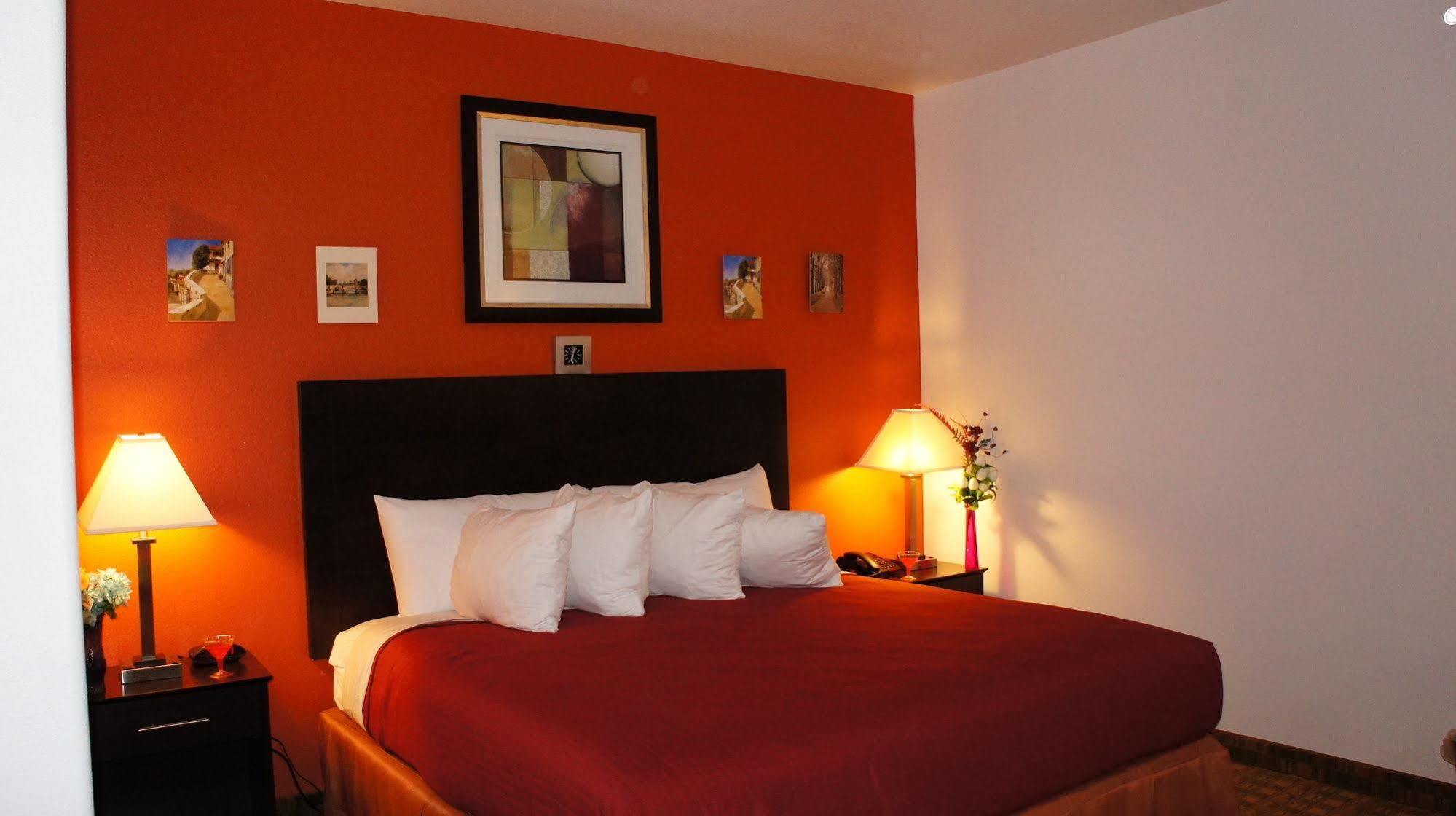 Lux Inn And Suites Three Rivers Exteriör bild