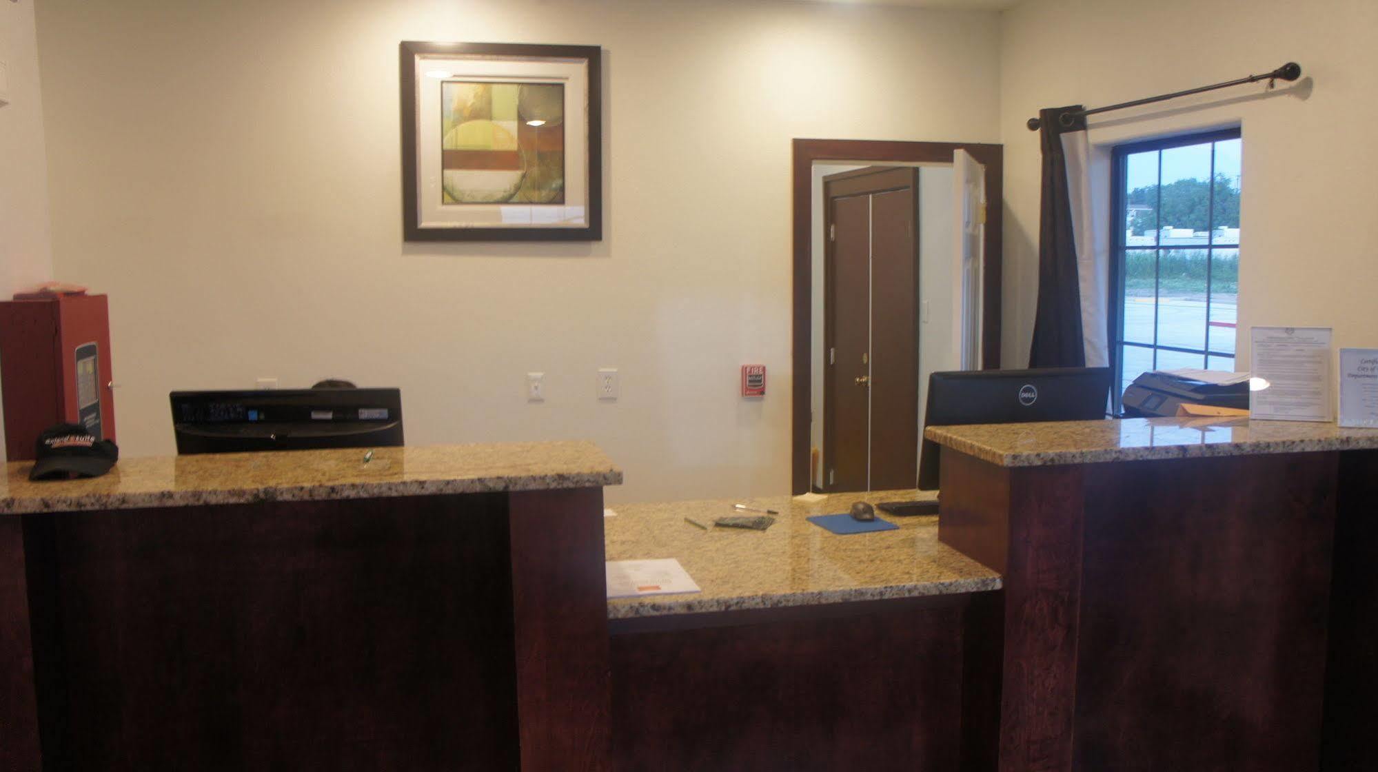 Lux Inn And Suites Three Rivers Exteriör bild