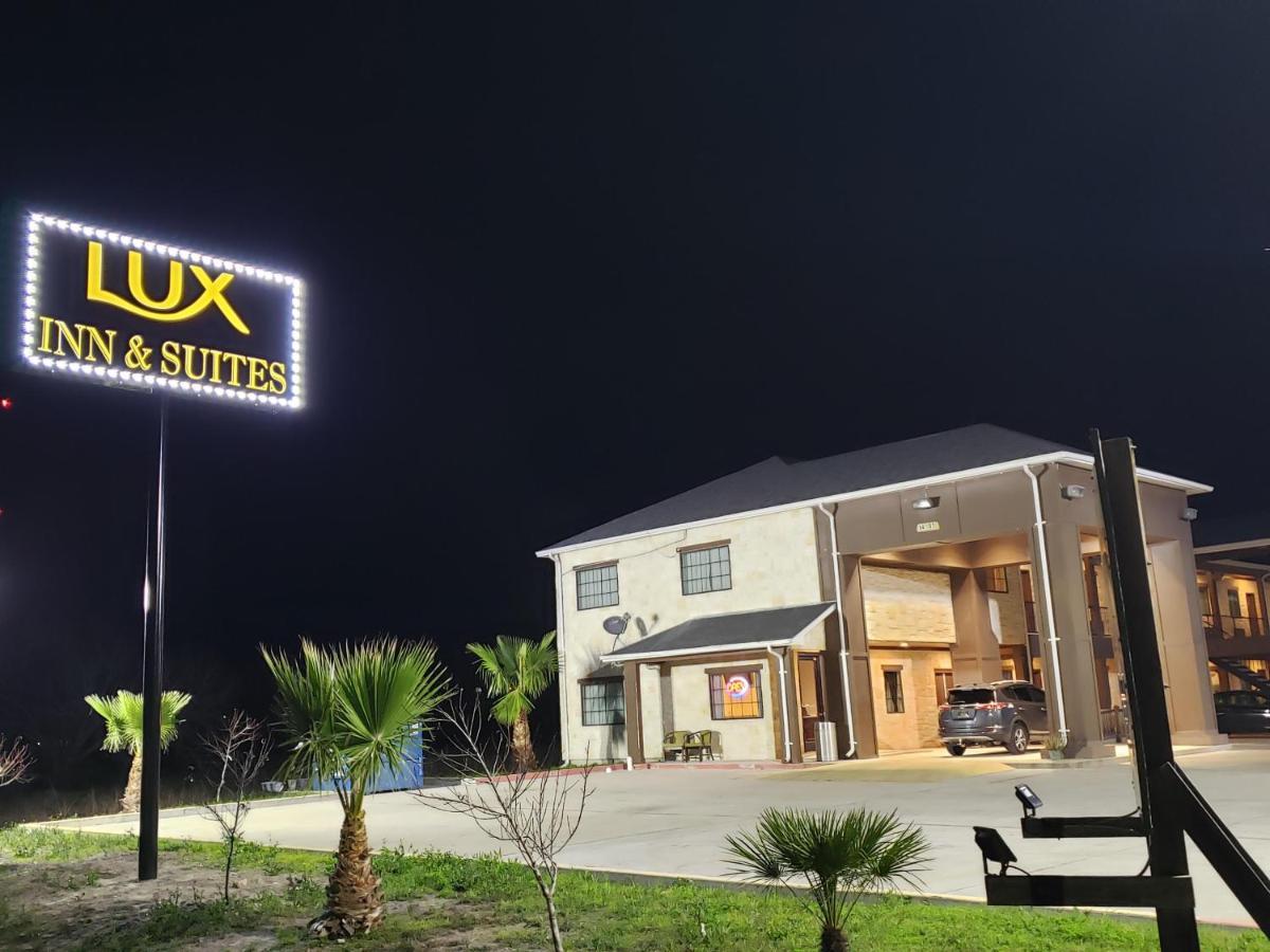 Lux Inn And Suites Three Rivers Exteriör bild