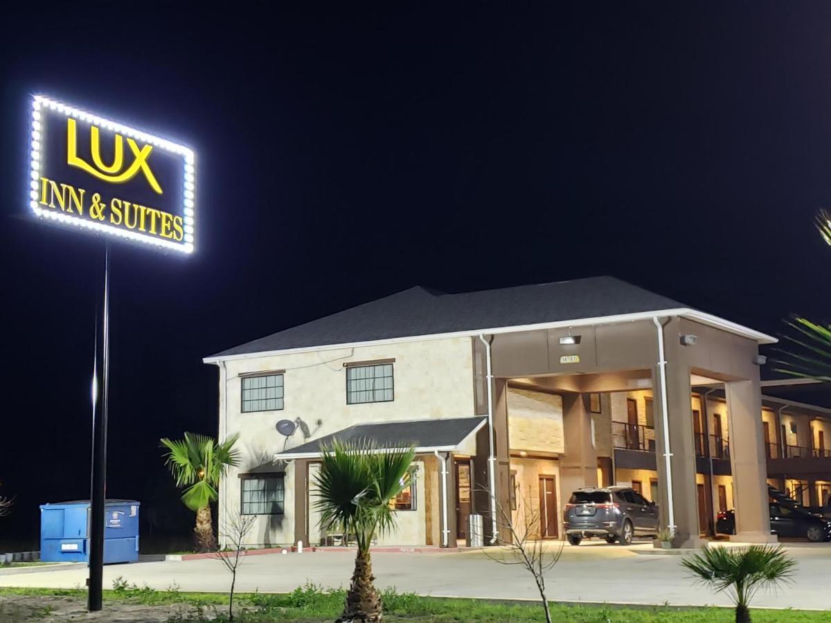 Lux Inn And Suites Three Rivers Exteriör bild